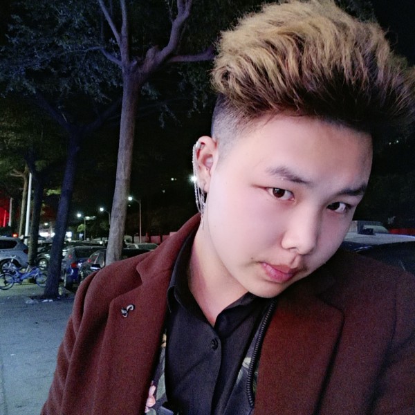 v句干活的照片
