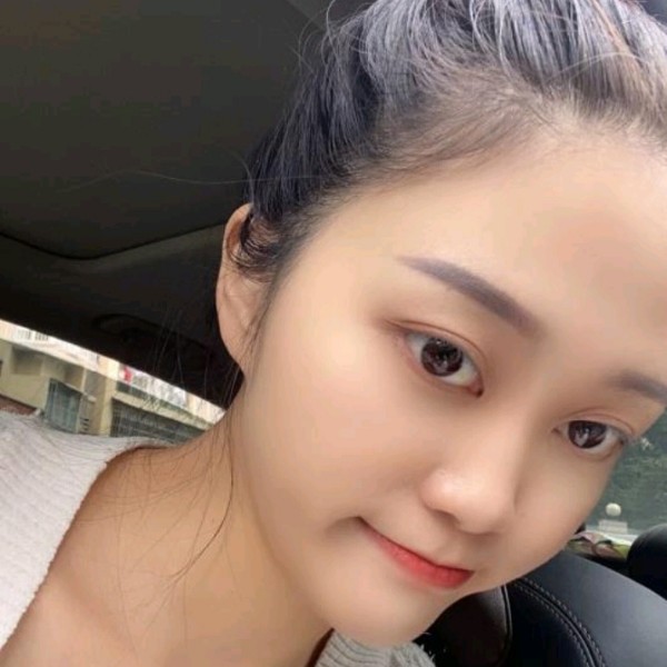 微凉拿刻苦的照片