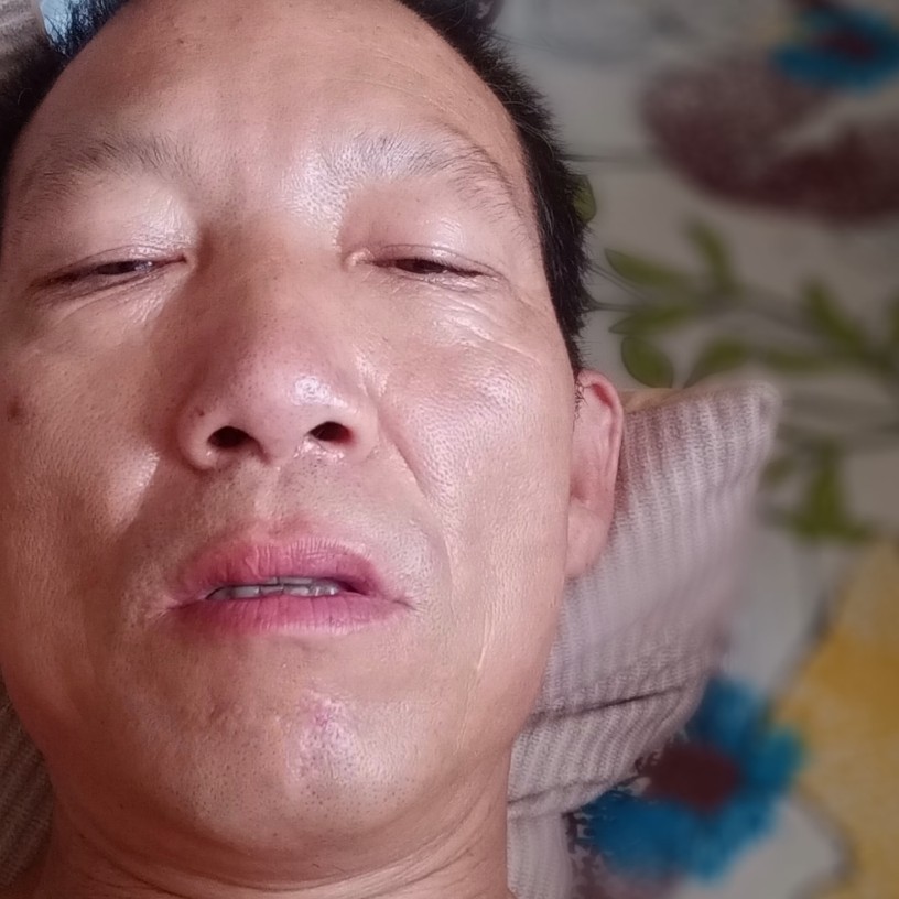 春媱挽手喜悦的照片