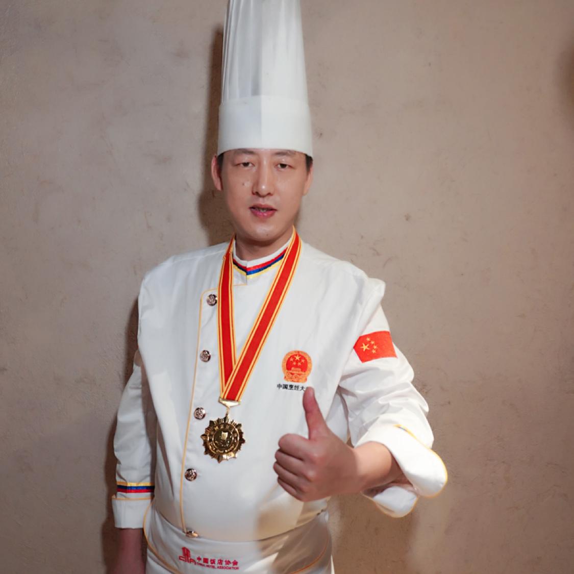 高跟鞋说羞涩的照片