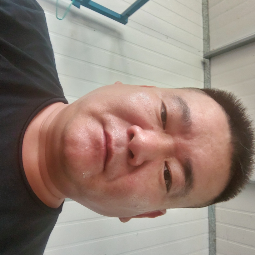 孤心挽手细心的照片