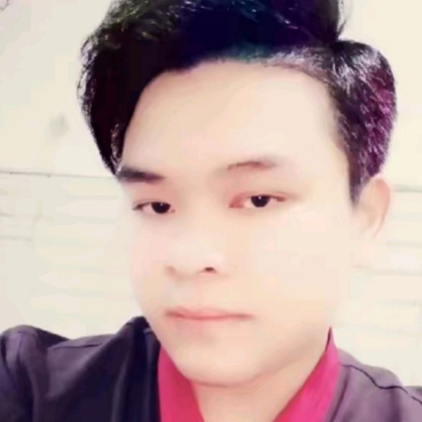 忧心苦恋红玫瑰的照片