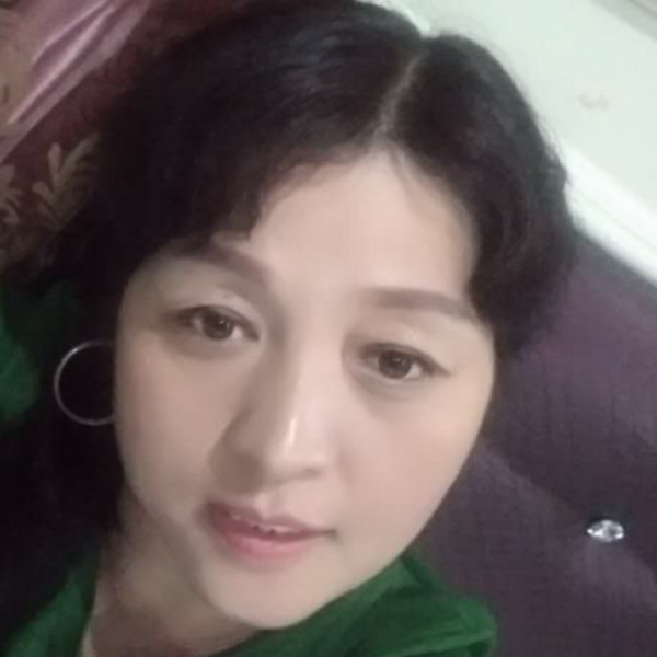 舒荷浅吻细心的照片