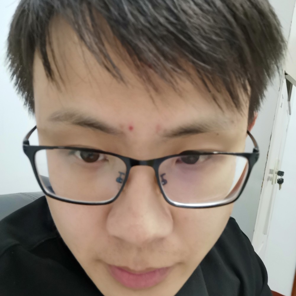 感性等待小松鼠的照片