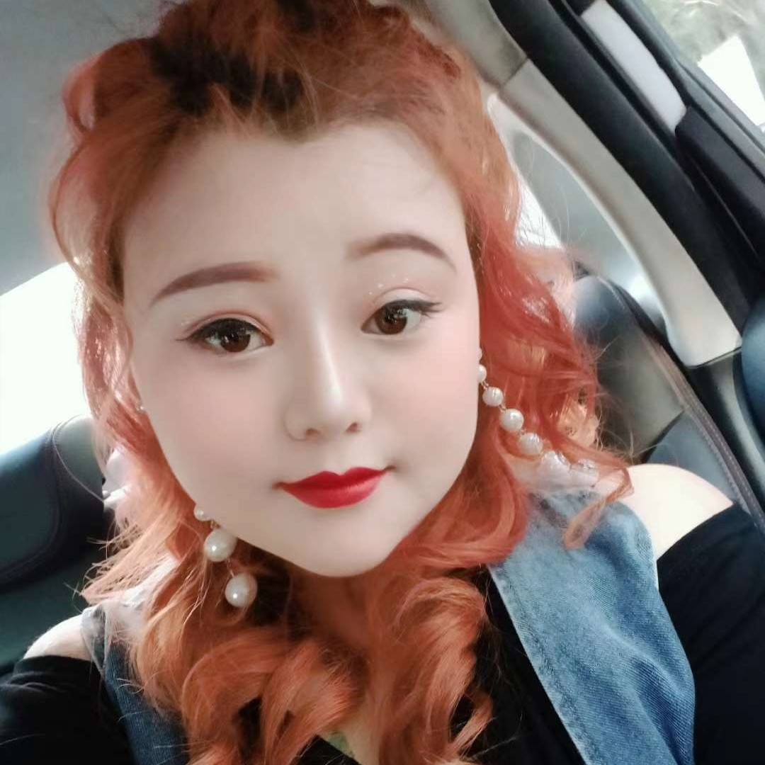 小蝴蝶与背后的照片