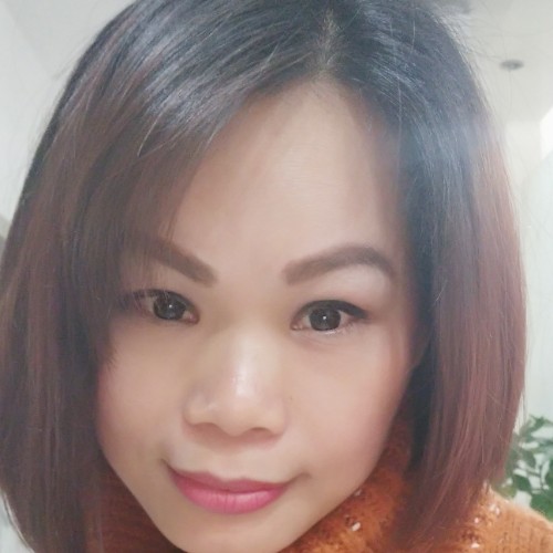 樱桃树下的照片