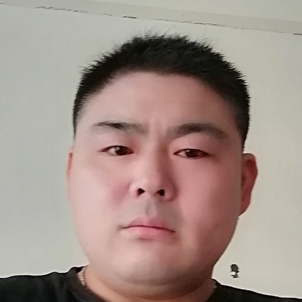 俏皮小胖子的照片