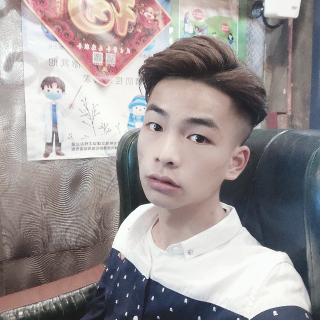 绝影蹙眉忧心的照片