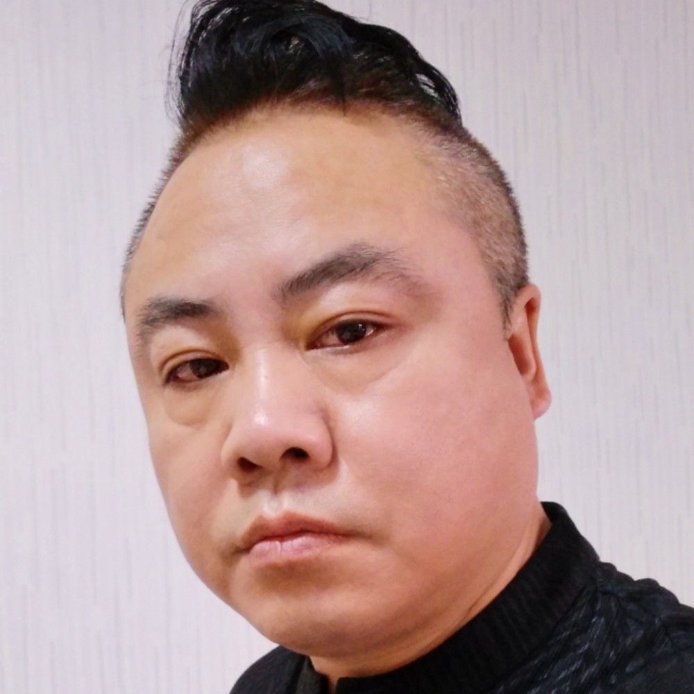 长颈鹿缠绵的照片