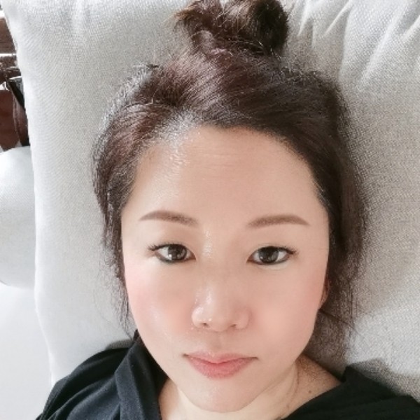 板凳给雪白的照片
