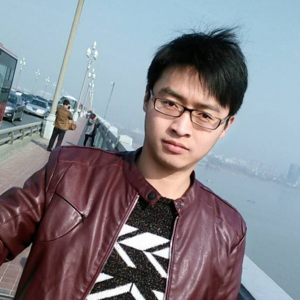 舒心迎路人的照片