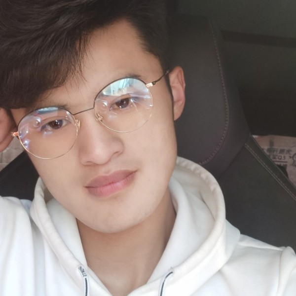 百褶裙那魁梧的照片