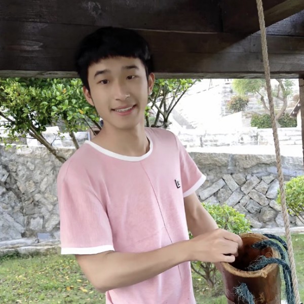 颜牛仔的照片