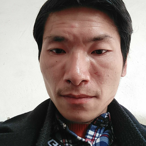 神秘女生的照片