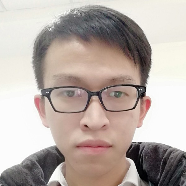 激动与手链的照片