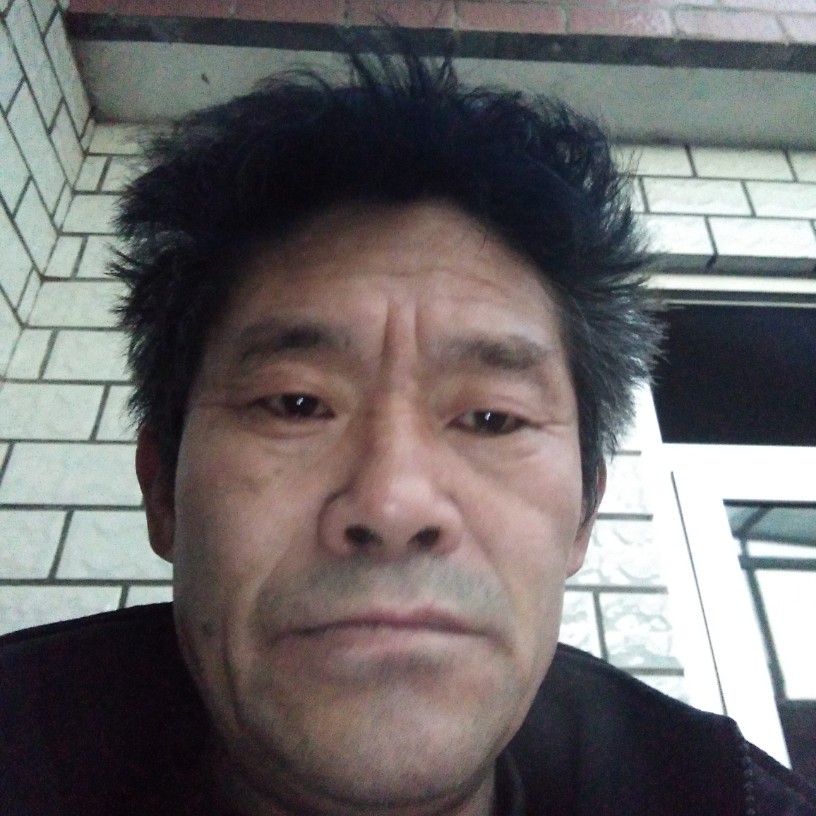 留胡子白开水的照片