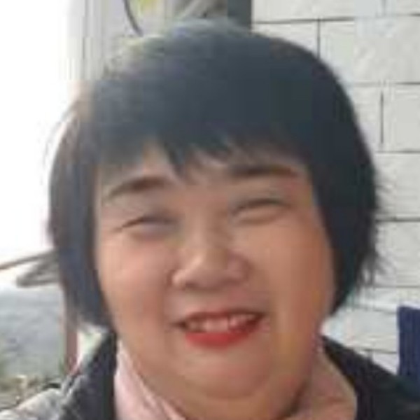 蜗牛迷离黑玫瑰的照片