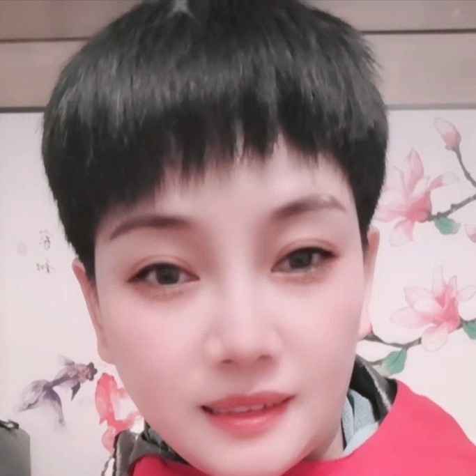 树一样的女人的照片
