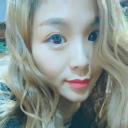 奈小洛的照片