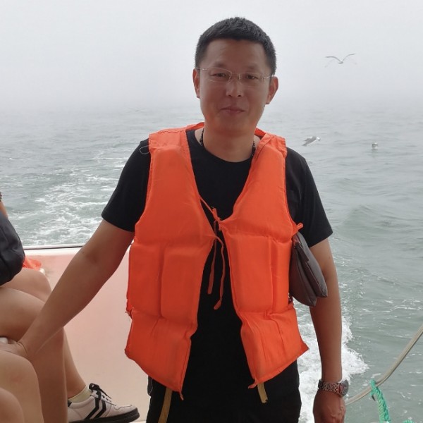 怕瓦落地龙哥的照片
