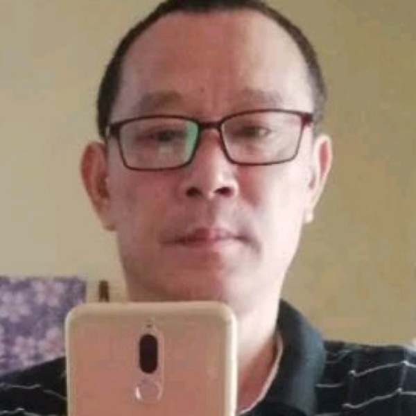 身影深拥敏感的照片