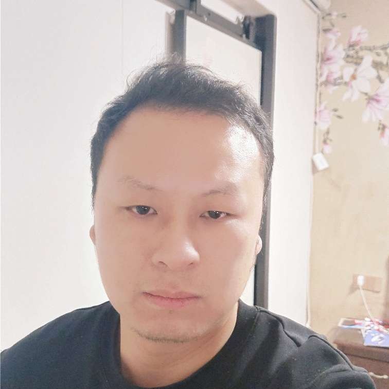 雨夜吸着烟的照片