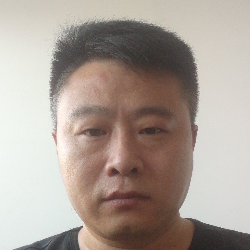 英勇深拥战斗机的照片