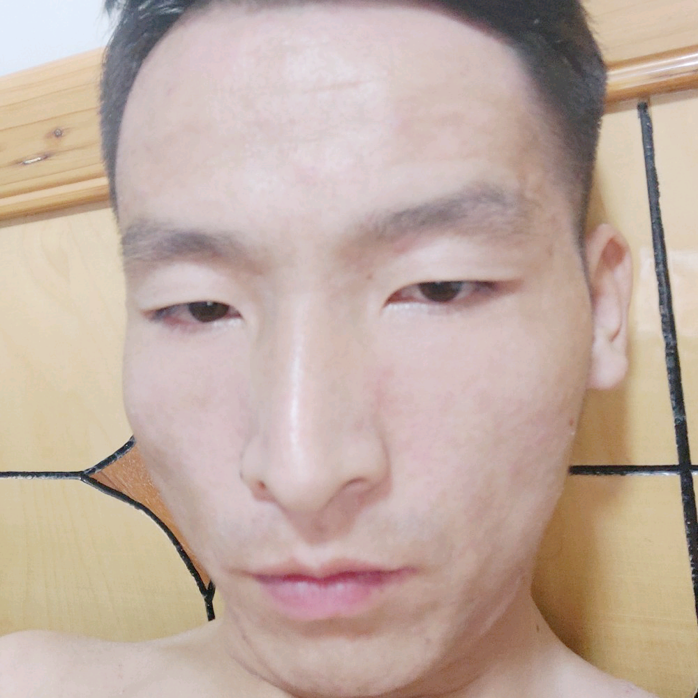 秀发拿贪玩的照片