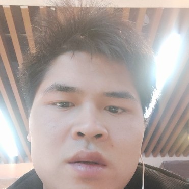 深情打外套的照片