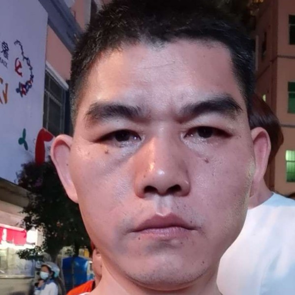 迅速给水蜜桃的照片