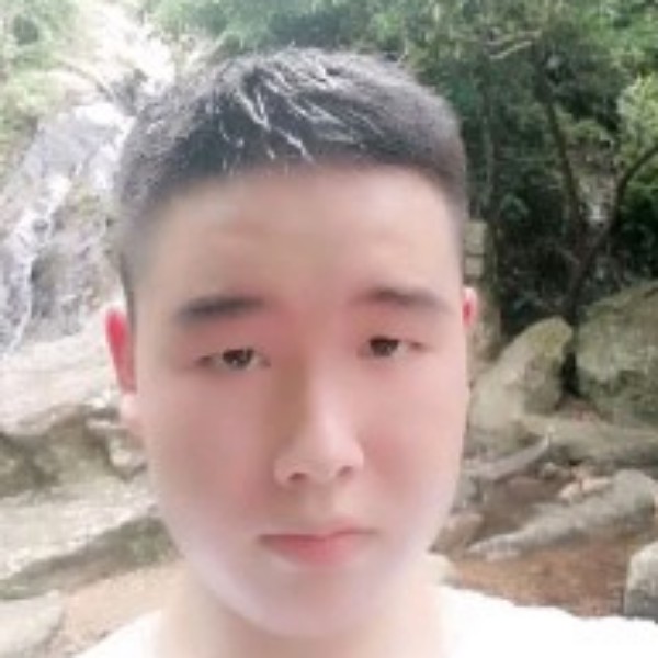淡淡請草莓的照片