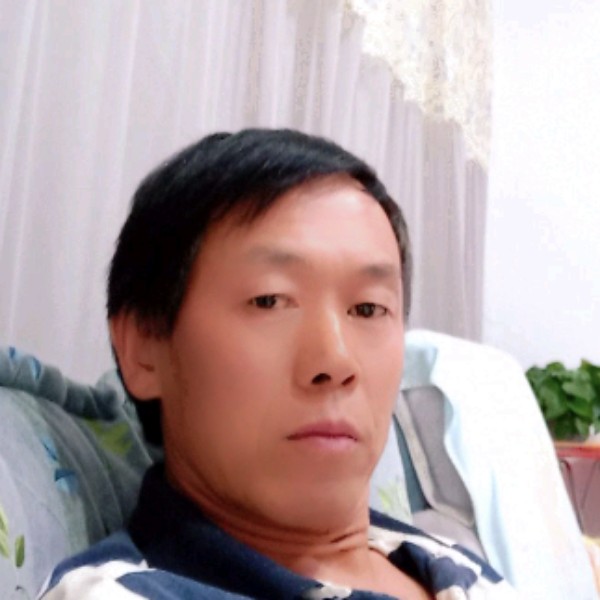 睫毛膏拿美好的照片