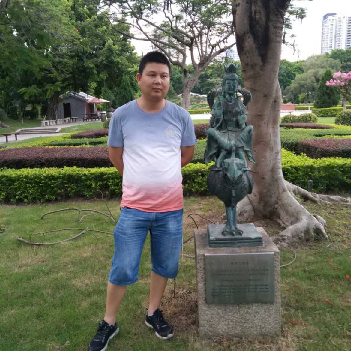 落寂凝眸大山的照片