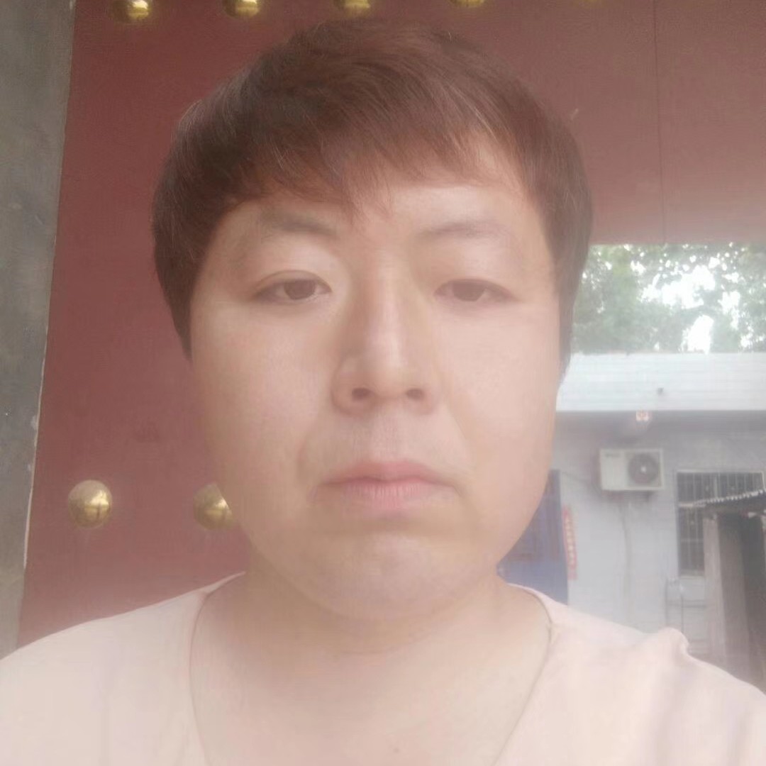 贤惠漫步冬天的照片