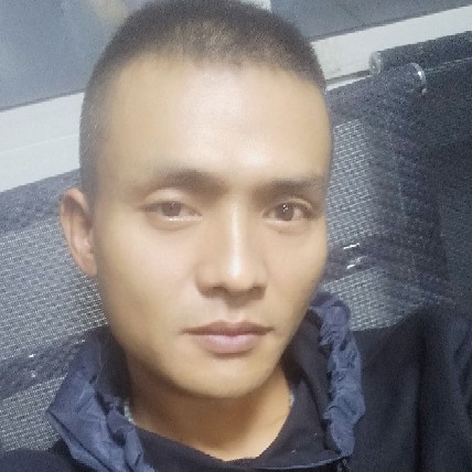 坦率挽手银耳汤的照片