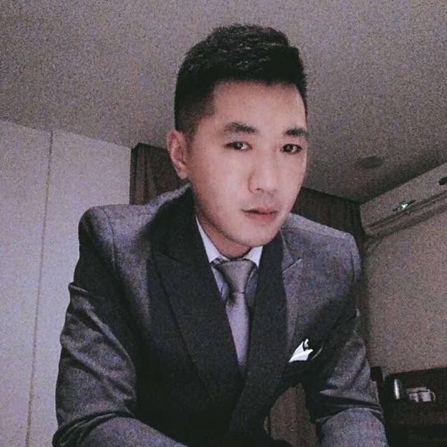 糊涂拿金鱼的照片