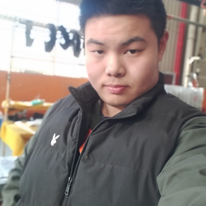 小天鹅蹙眉无语的照片