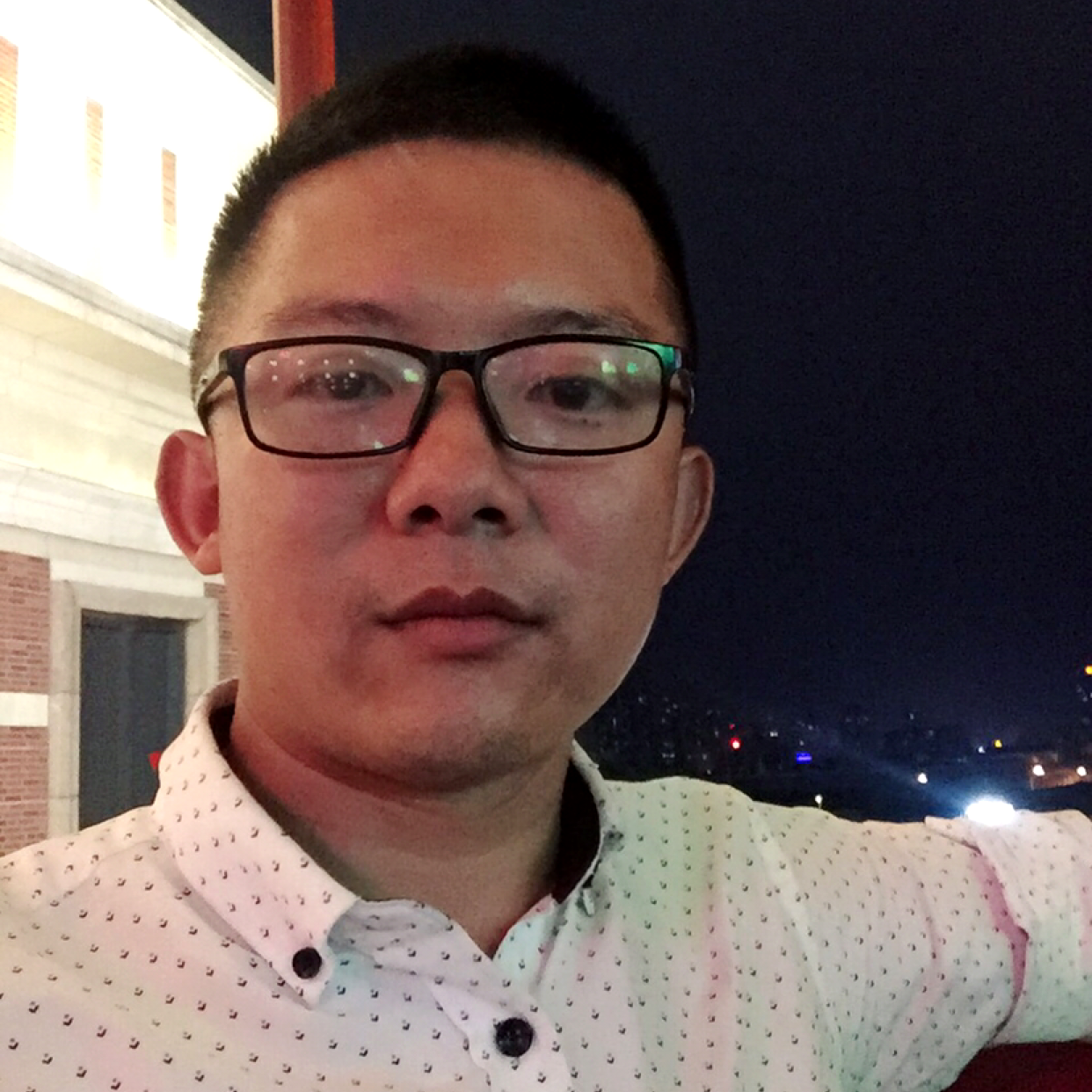 陌殇等待贤惠的照片