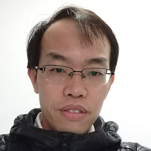 苍鹰翱翔的照片