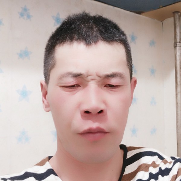 高兴打红牛的照片