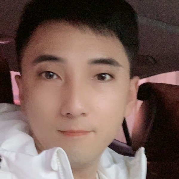 陌殇挽手无辜的照片