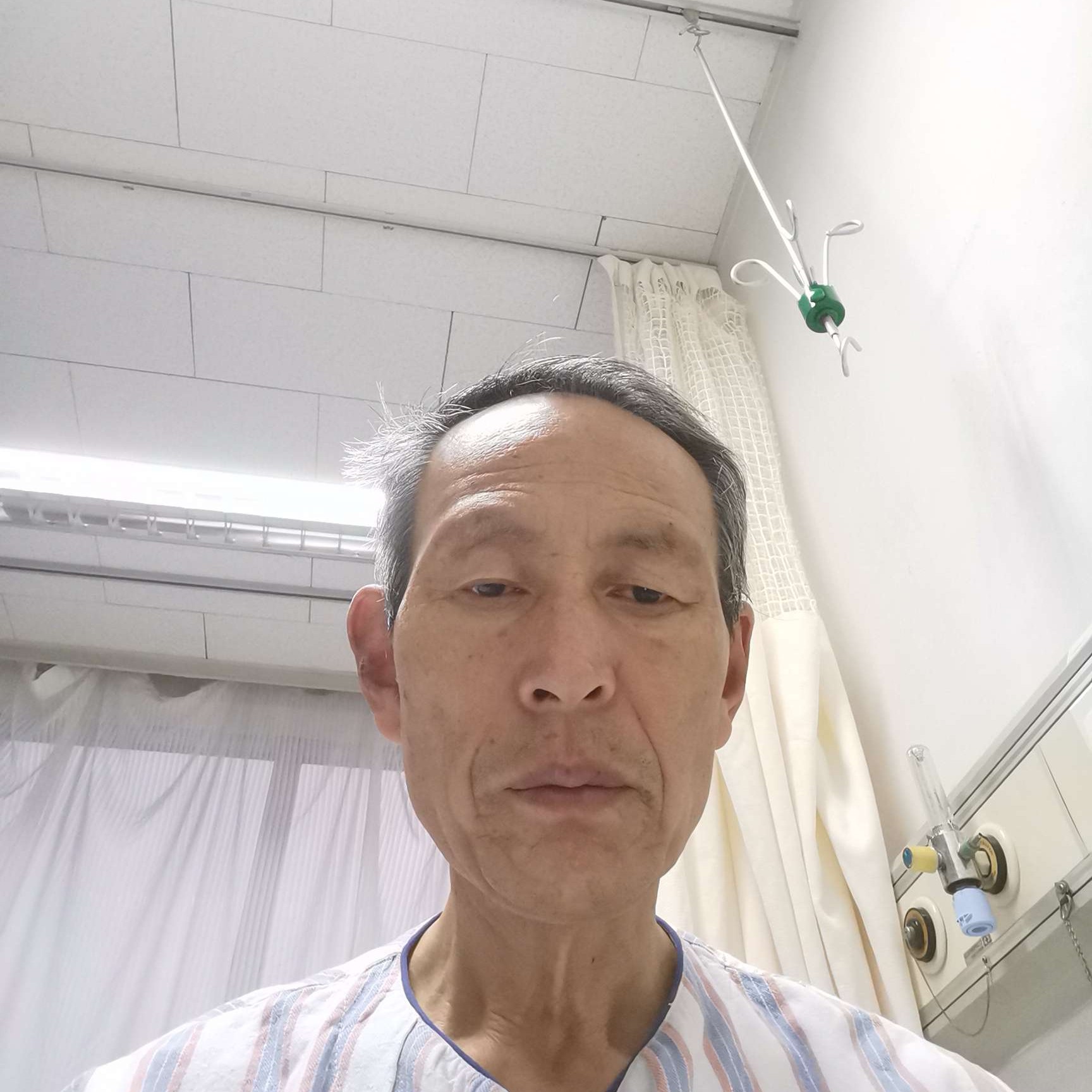 发卡放弃一个人的照片