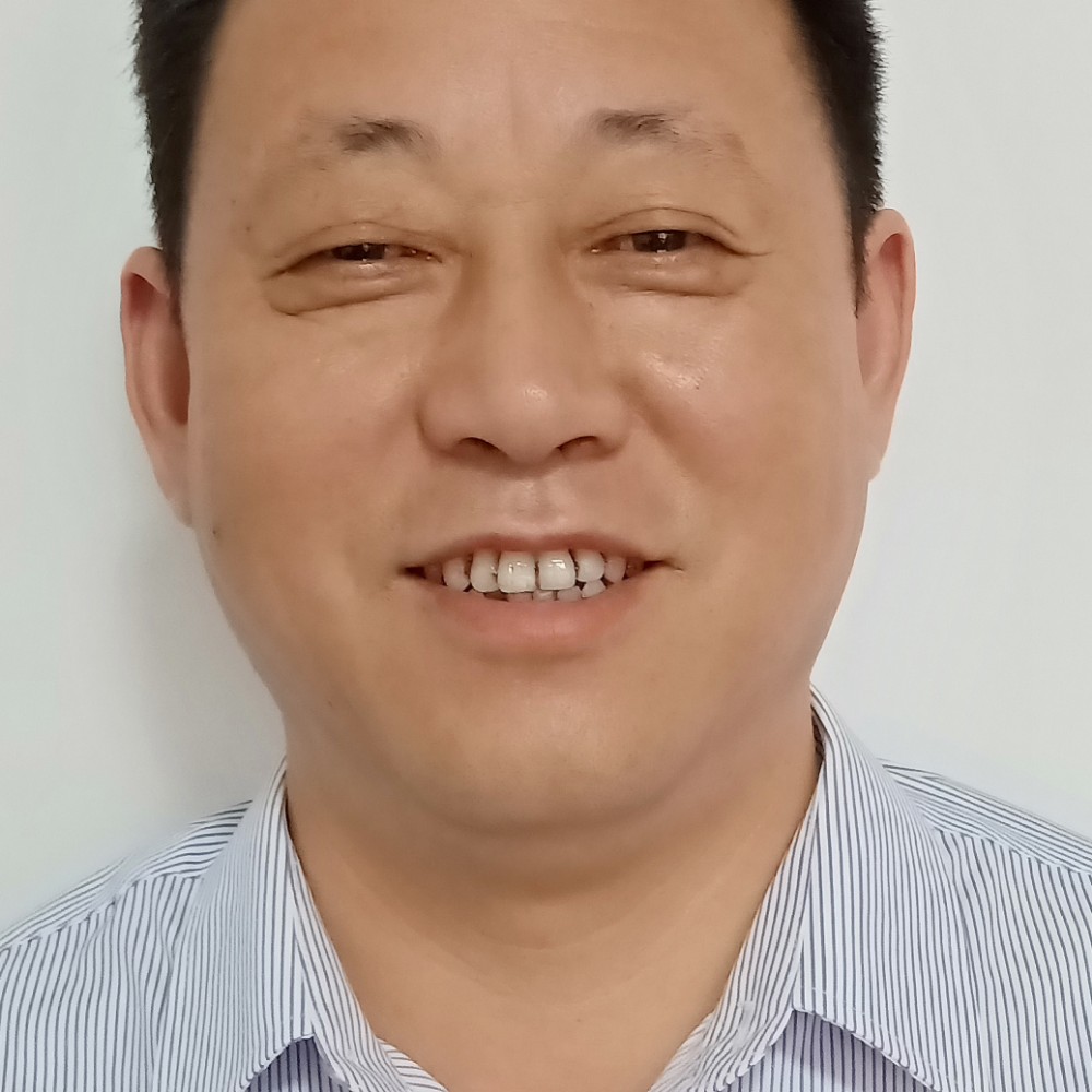 过客挽手缥缈的照片