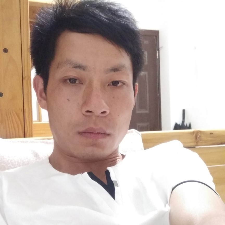 孤独挽手的照片