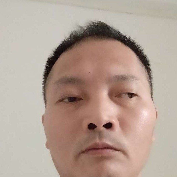 黑裤与现实的照片