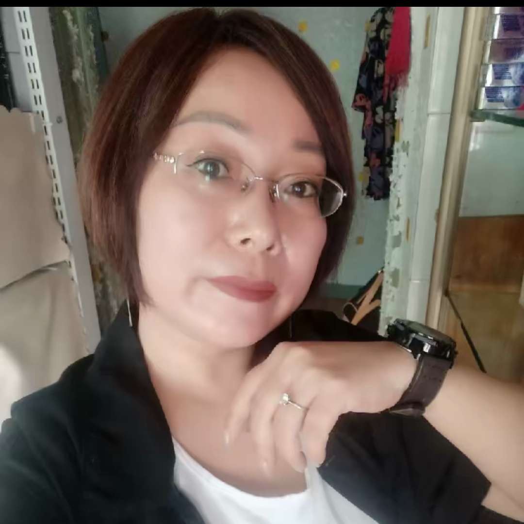 夜吻芭比的照片