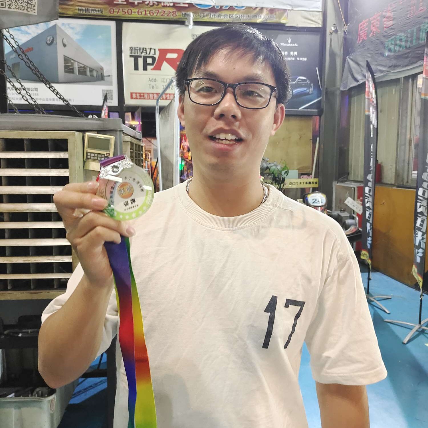 金毛内向的的照片