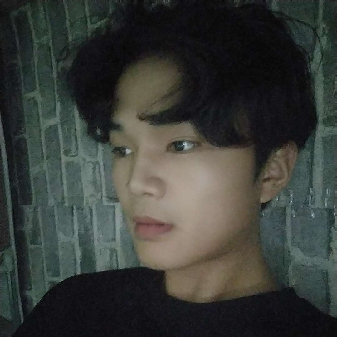 自觉向离歌的照片