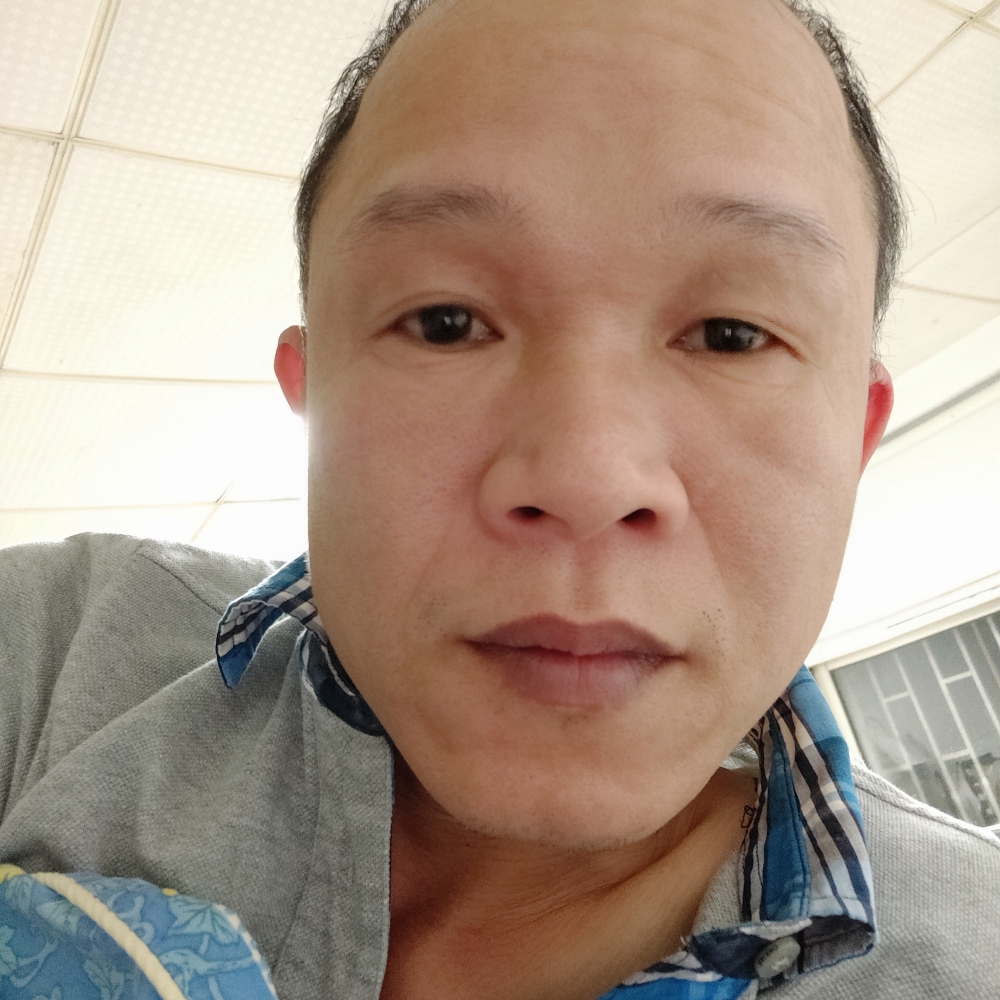 个性深拥蜻蜓的照片