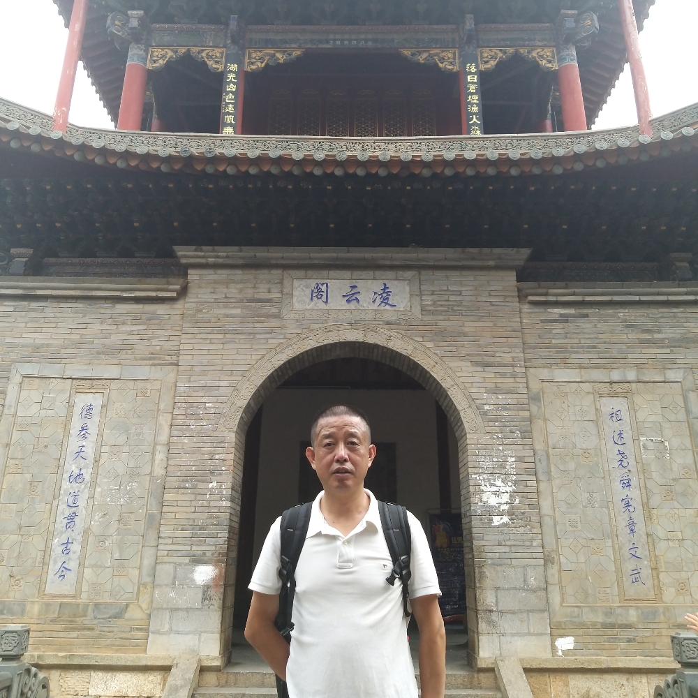 脸上无泪的照片